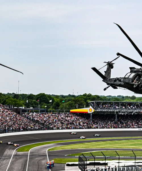 Sopra l’autodromo spuntano due elicotteri da guerra: le foto