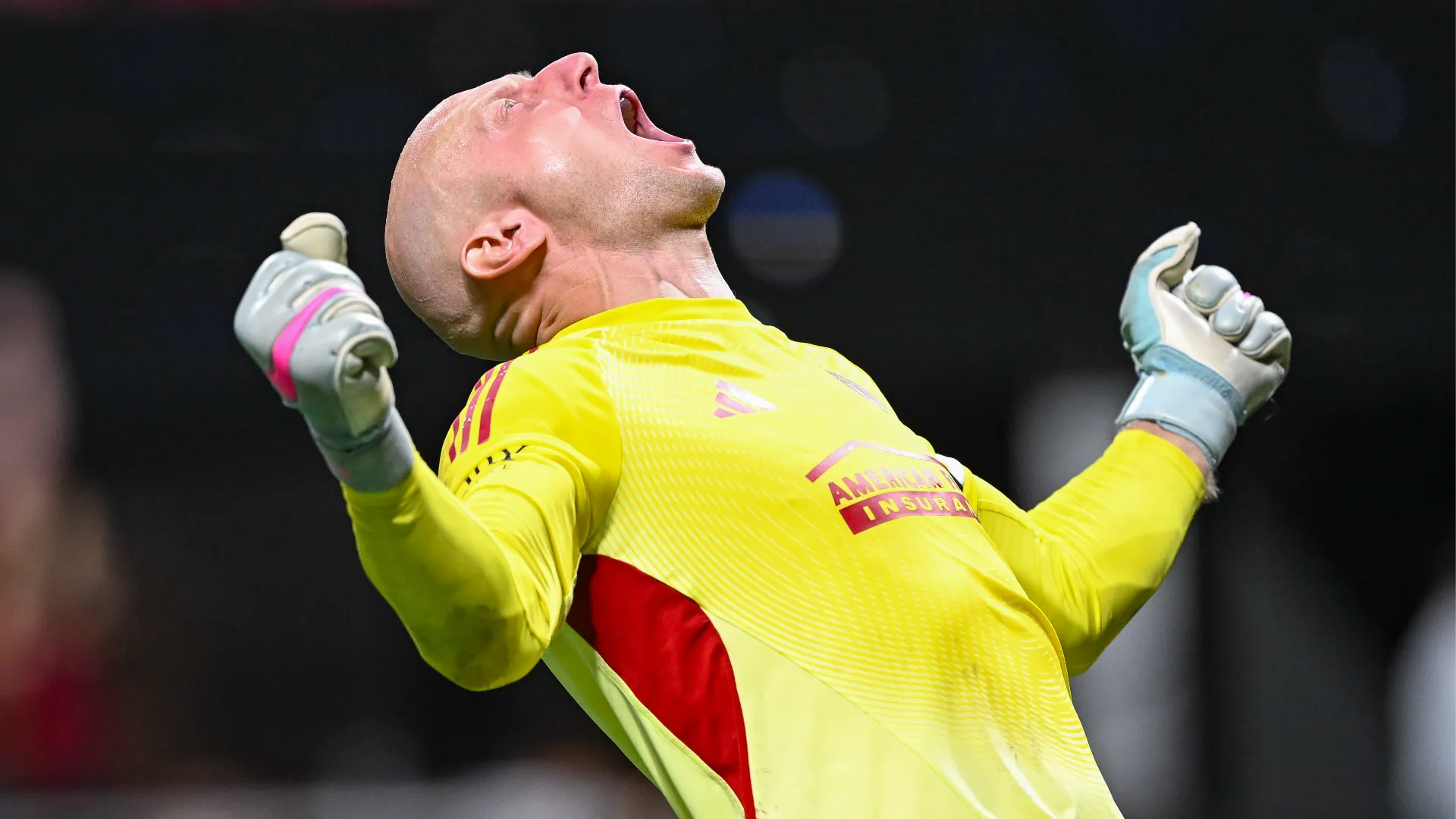 Per tre anni ha difeso la porta dell'Aston Villa
