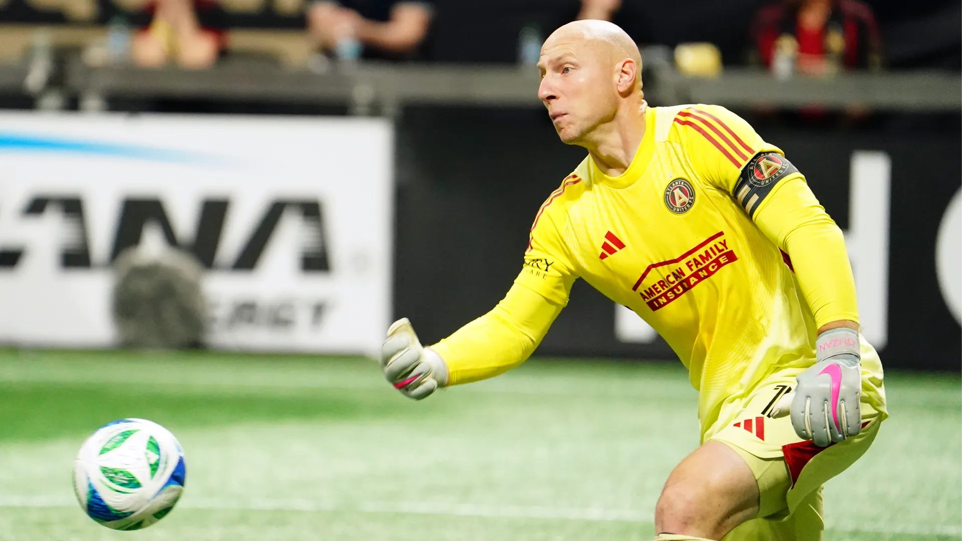 Il campione è cresciuto nel Chicago Magic, poi ha giocato per Gamecocks, Fire Premier e Chivas USA
