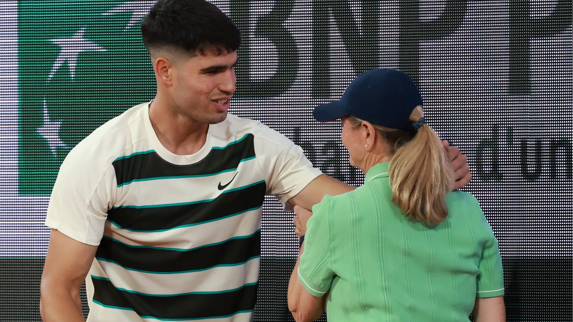 Alcaraz si è subito sincerato delle condizioni della donna
