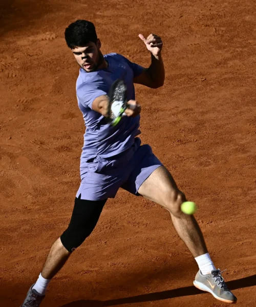 Carlos Alcaraz vince gli Internazionali d’Italia, a Jannik Sinner l’onore delle armi