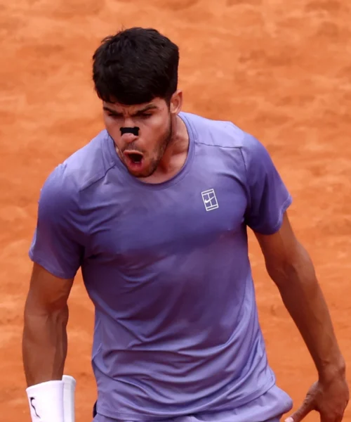 Internazionali d’Italia: Carlos Alcaraz ai quarti, ma che fatica contro Karen Khachanov