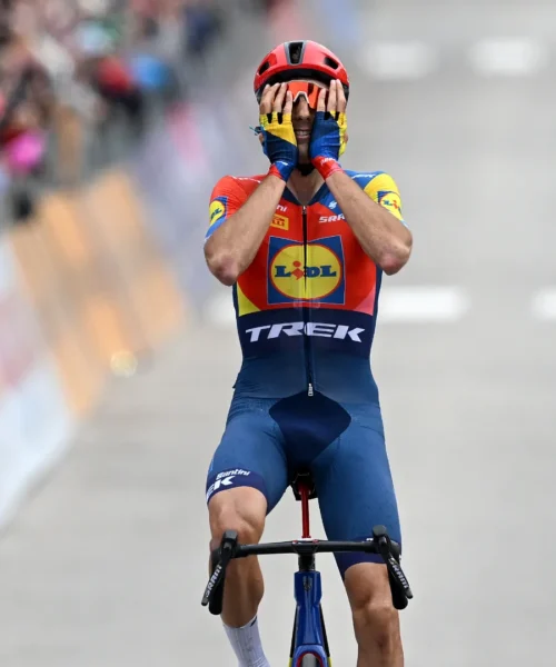 Giro d’Italia, Carlos Verona vince ad Asiago e dedica il successo a Giulio Ciccone