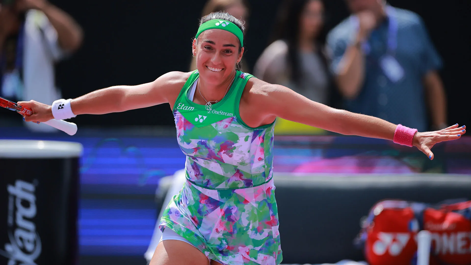"Per tutto quello che il tennis mi ha dato. Per la donna forte, passionale e determinata che mi ha aiutato a diventare"
