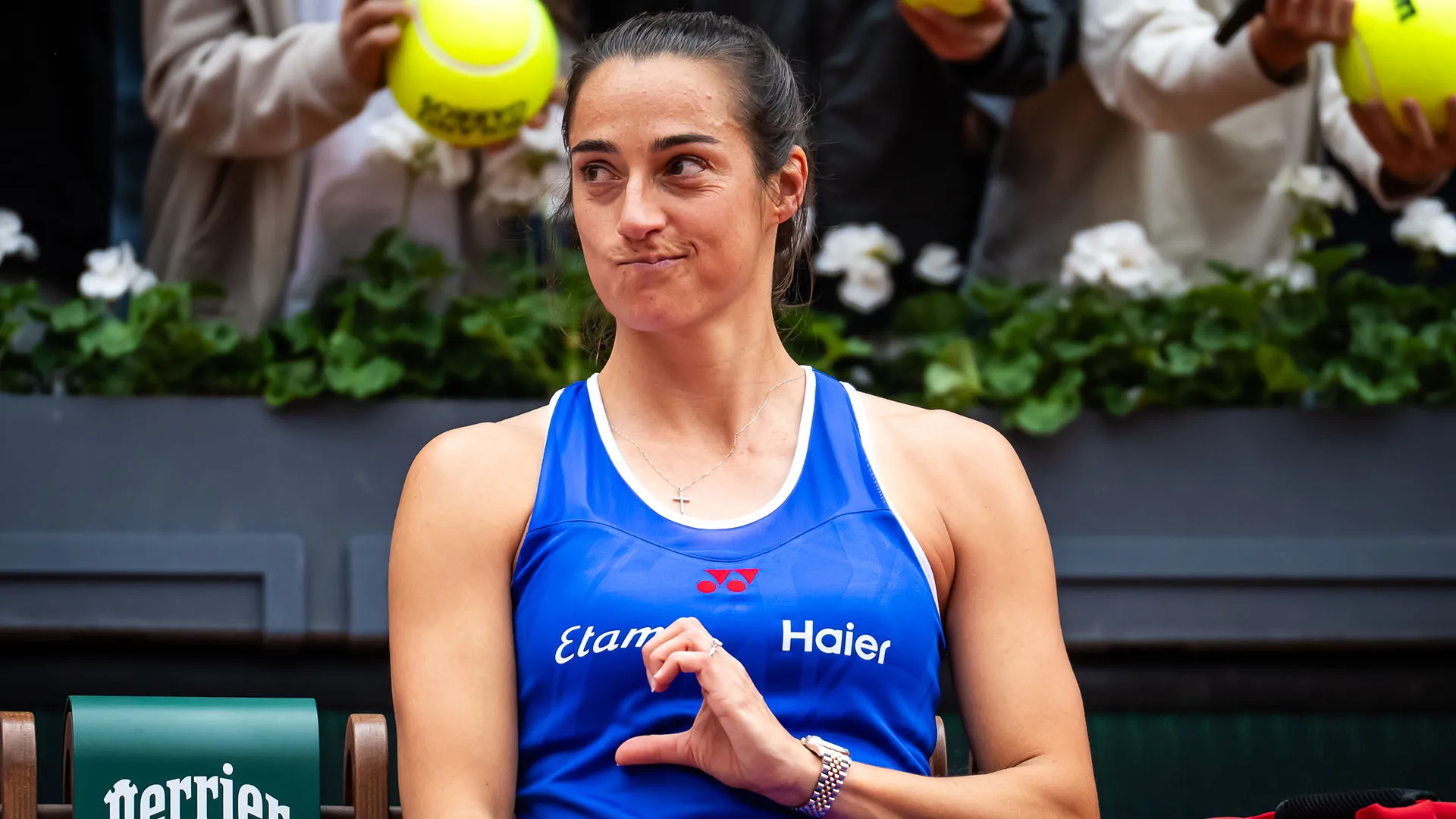 Dopo la partita, la campionessa francese ha voluto salutare per l'ultima volta il pubblico di casa