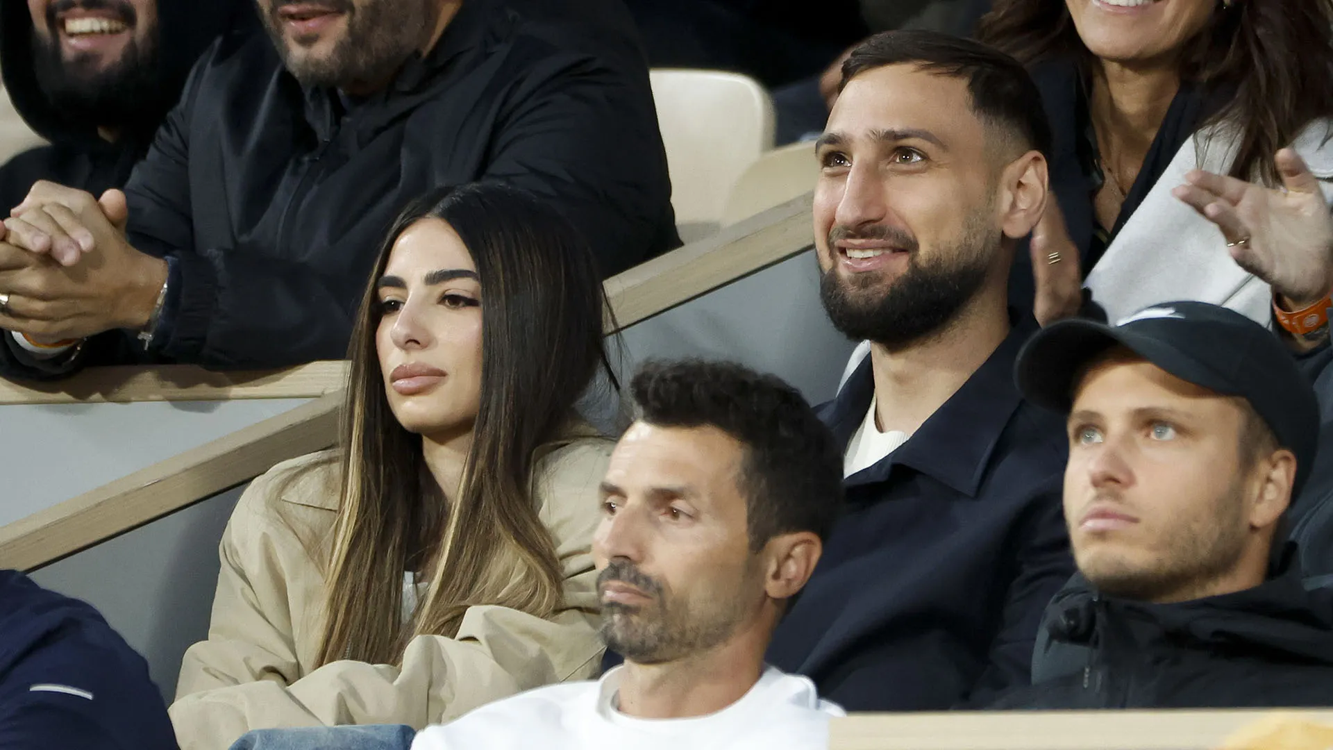 Il portiere Gianluigi Donnarumma era in compagnia della sua fidanzata Alessia Elefante