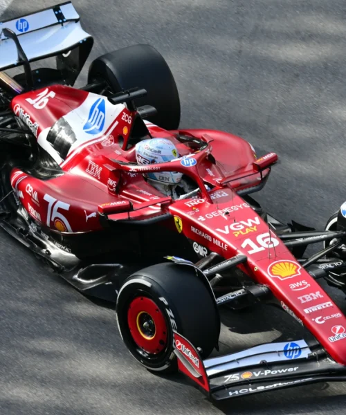 F1, Monte Carlo: Charles Leclerc manda un altro chiaro messaggio, Lewis Hamilton risale