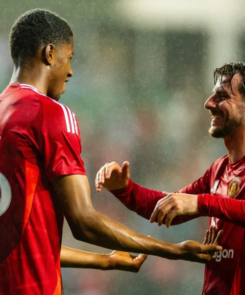 Il Manchester United si riscatta sotto il diluvio di Hong Kong