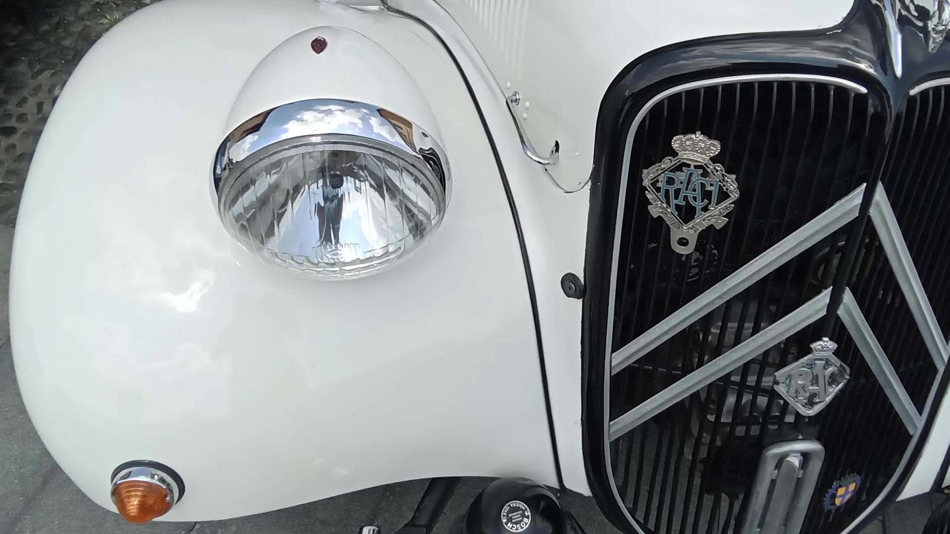 Nel pieno della crisi economica degli anni Trenta, André Citroën decise di rischiare tutto con un’auto che guardasse al futuro.