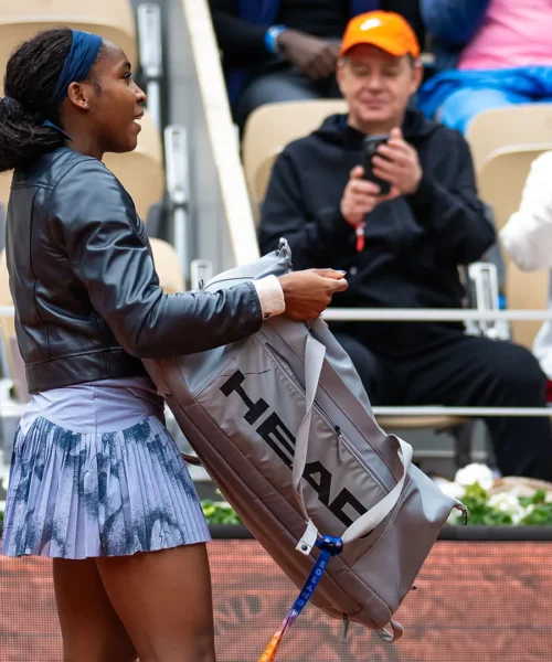 Racchette sparite prima della partita: Coco Gauff è sconcertata. Foto