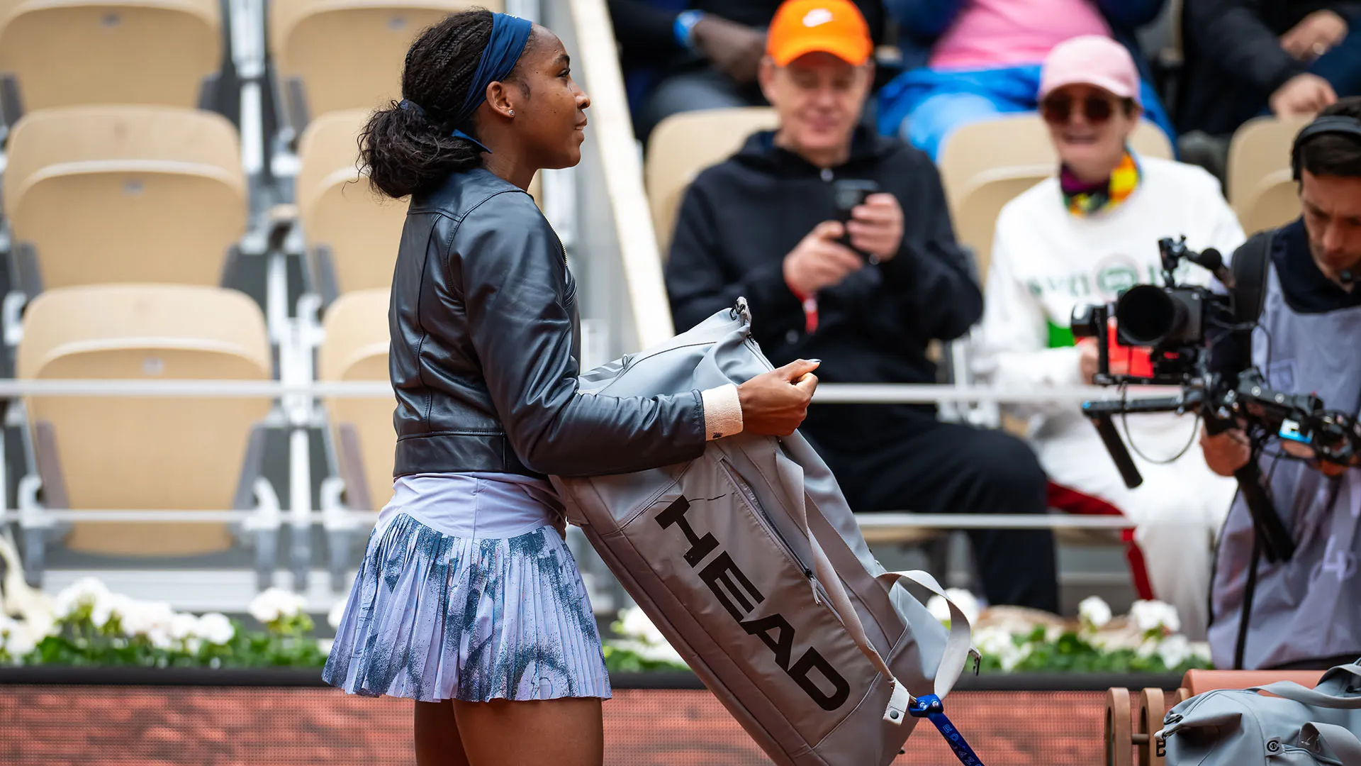 Racchette sparite prima della partita: Coco Gauff è in difficoltà