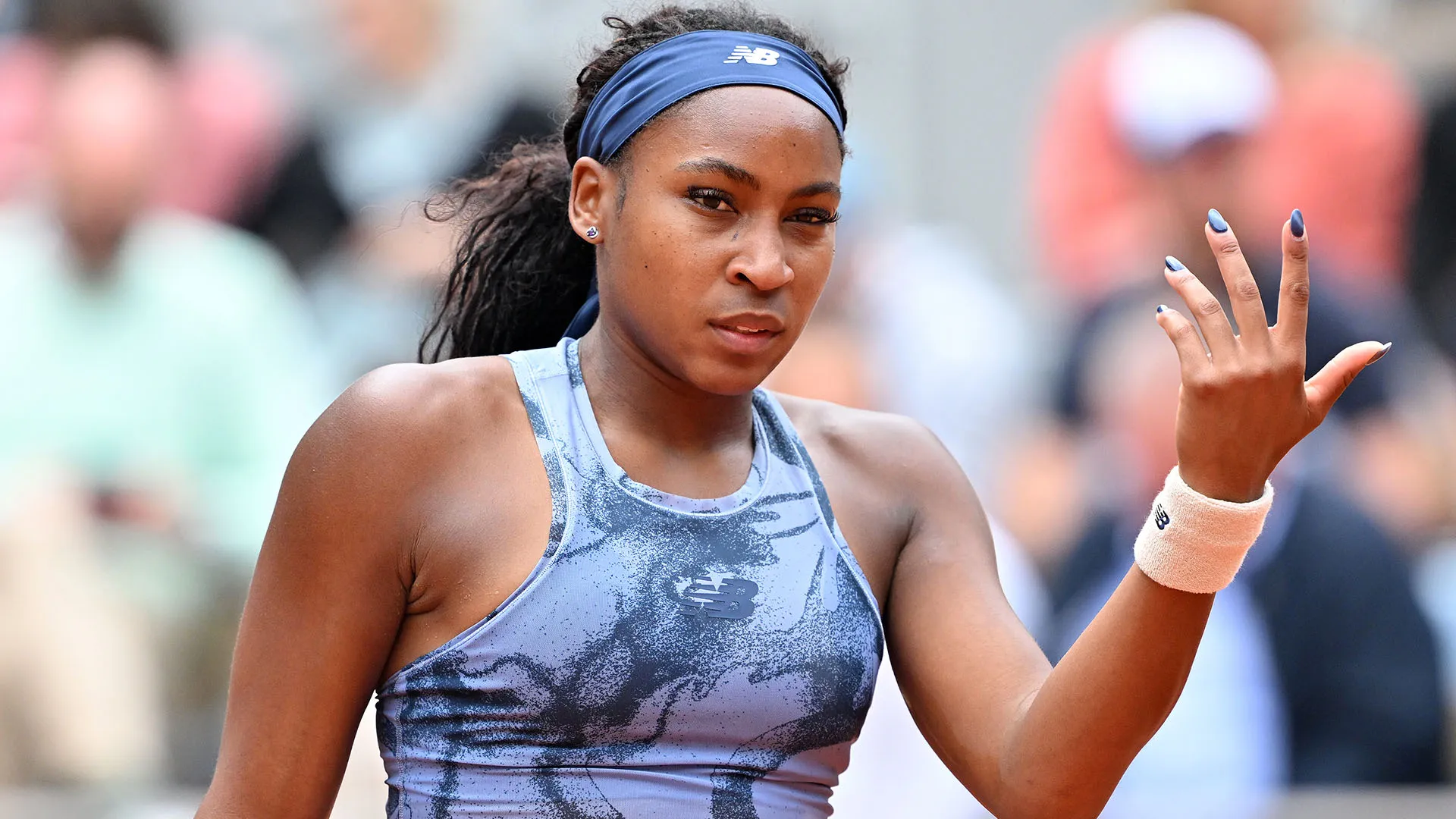 La tennista statunitense si è ritrovata senza racchette poco prima di scendere in campo all'esordio negli Open di Francia contro l'australiana Olivia Gadecki