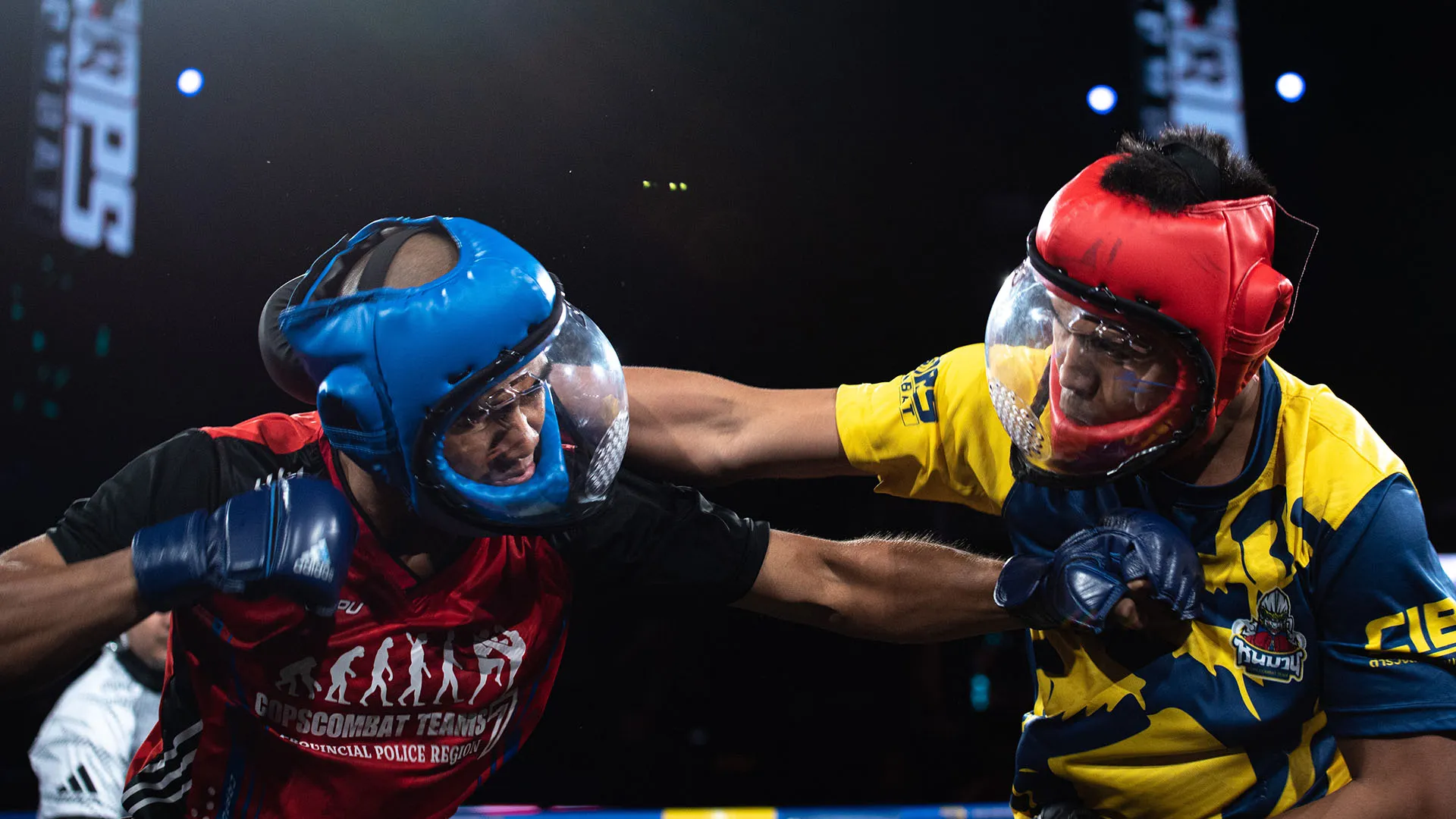 Si svolge allo stadio Rajadamnern Muay Thai di Bangkok
