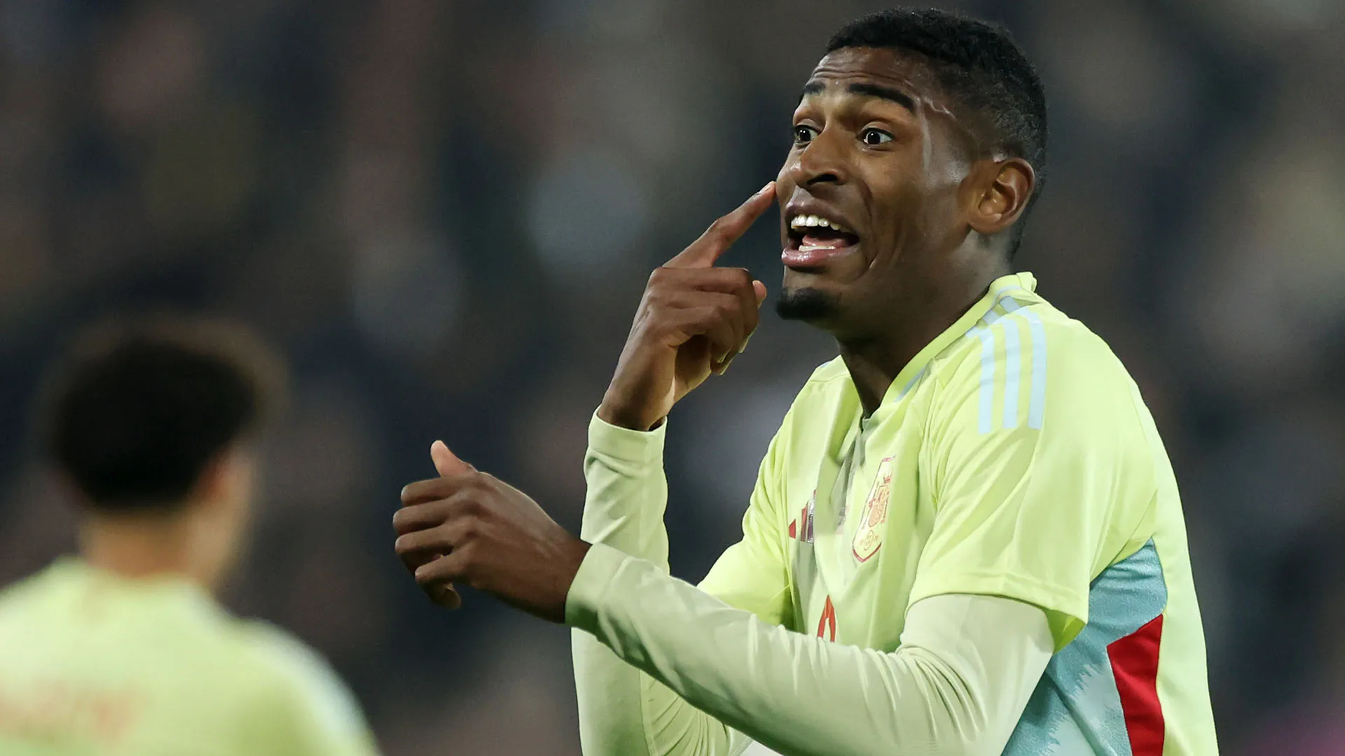 Ad oggi è uno dei difensori centrali under 20 più preziosi al mondo e il professionista del Valencia più quotato
