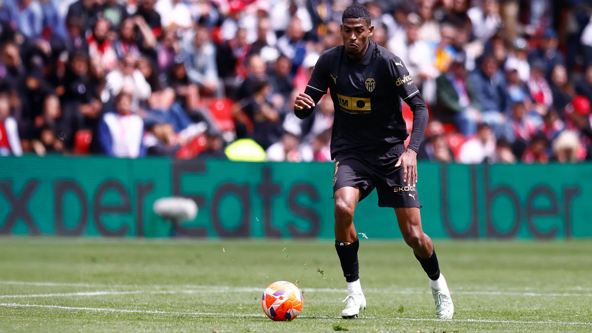 Oltre a Jonathan Tah, il club sta monitorando Cristhian Mosquera
