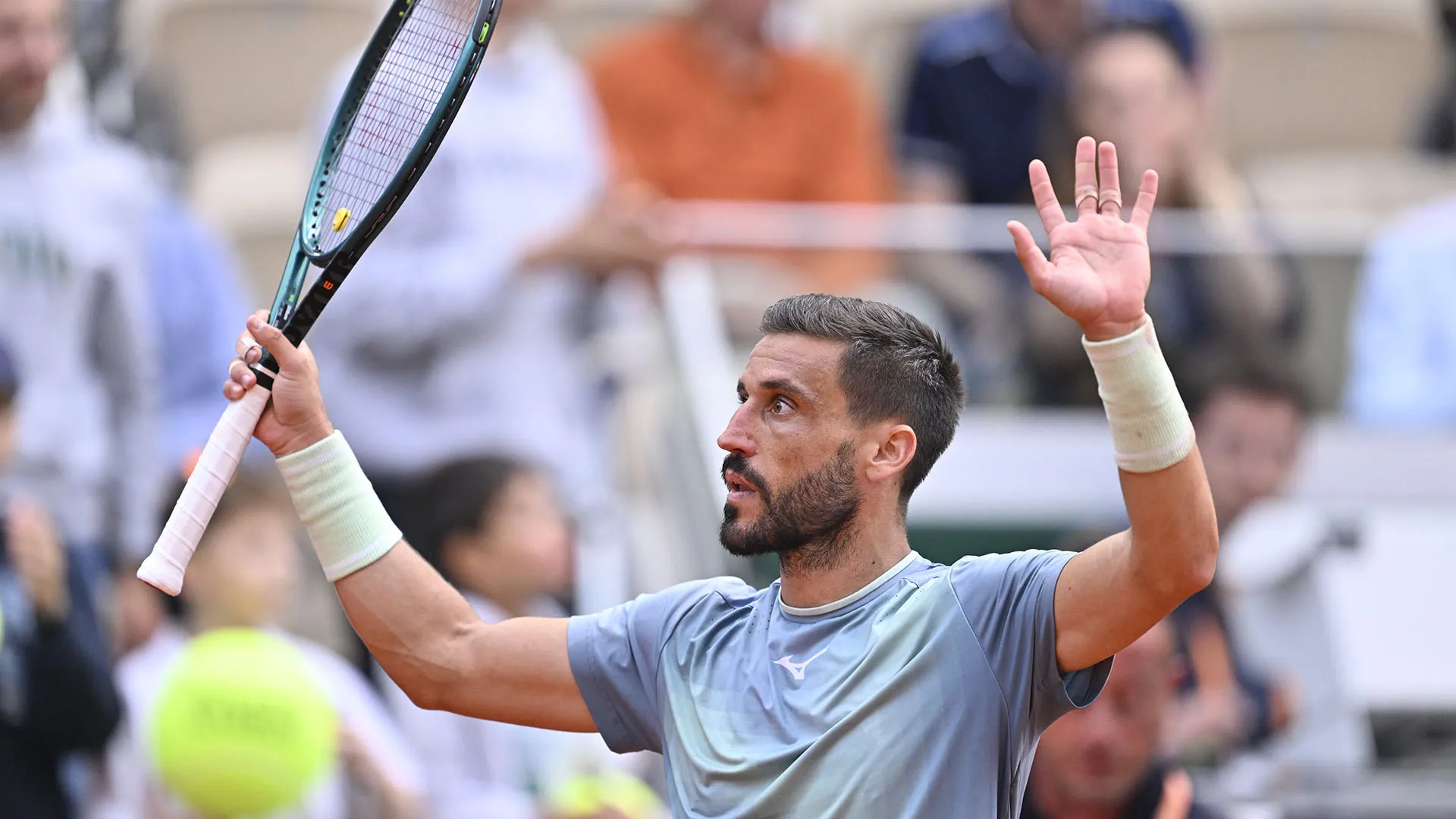 Il tennista bosniaco non si è accorto di avere vinto