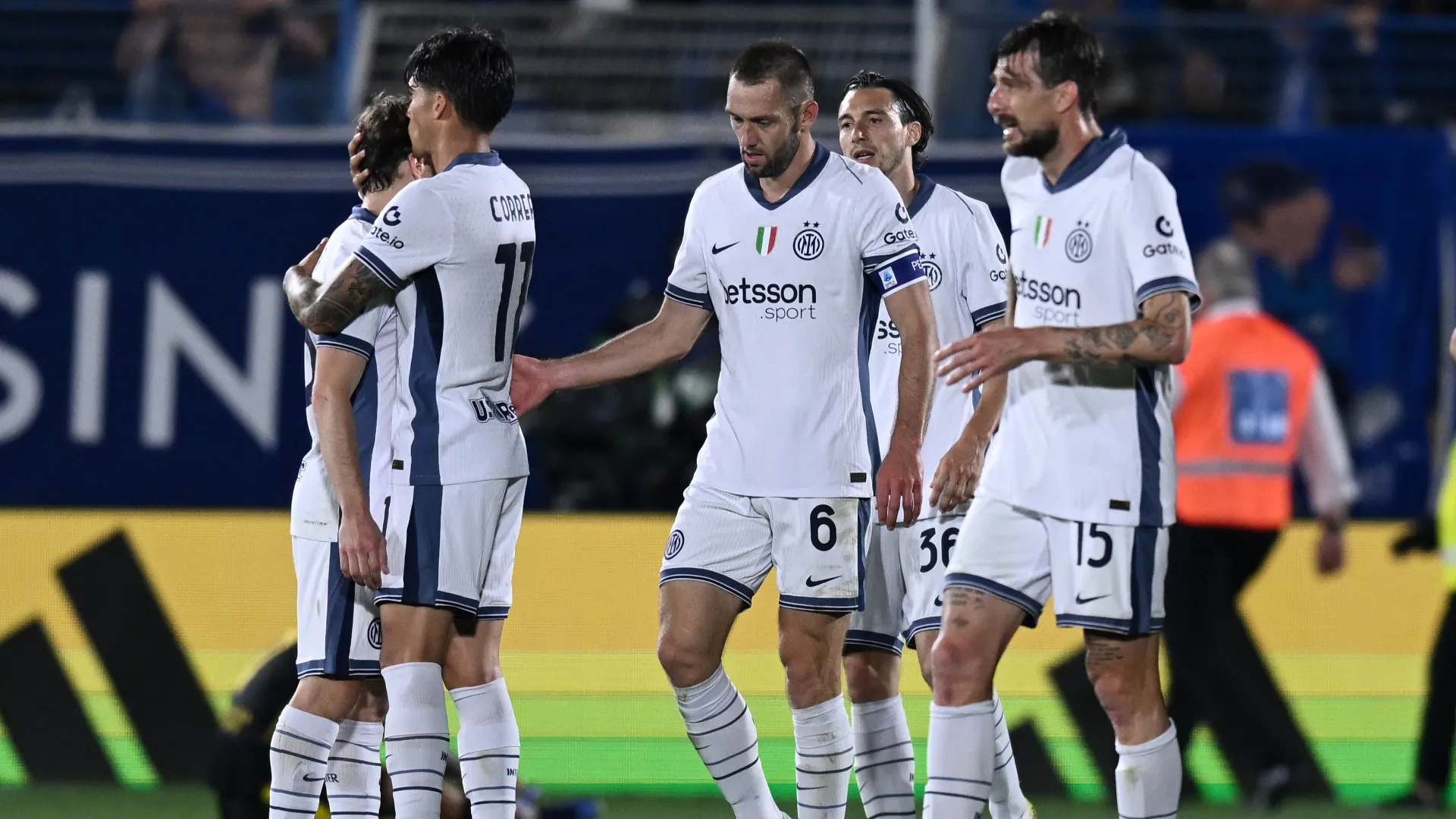 Molti giocatori non sono riusciti a trattenere le lacrime, tra questi Barella