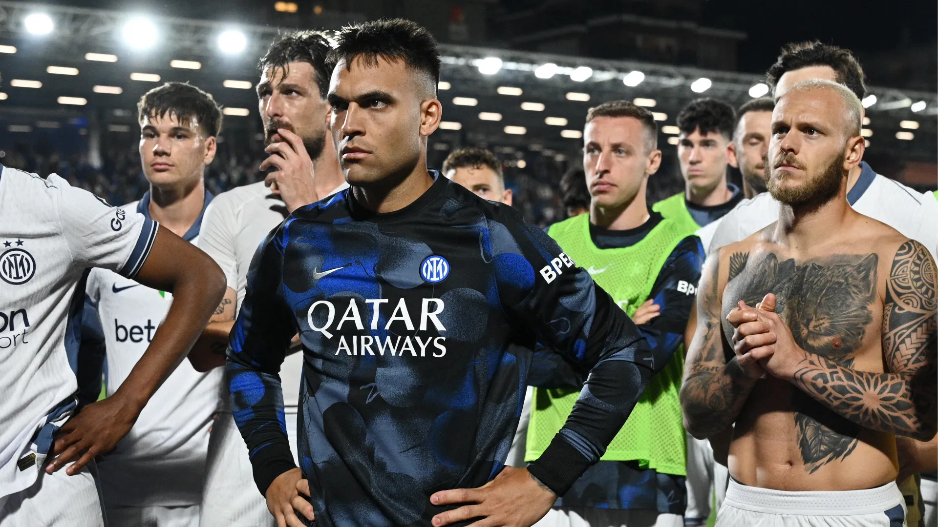 A fine partita tutta la squadra si è riunita sotto la gradinata dei tifosi nerazzurri, che li hanno applauditi