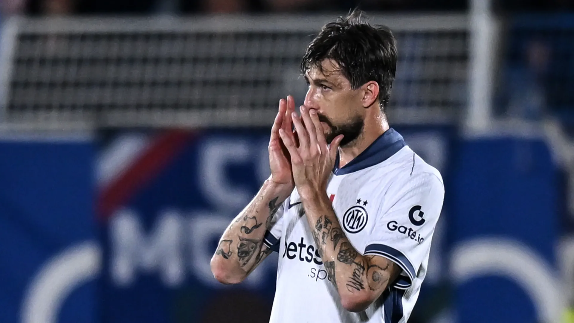 Francesco Acerbi è uno degli ultimi ad arrendersi