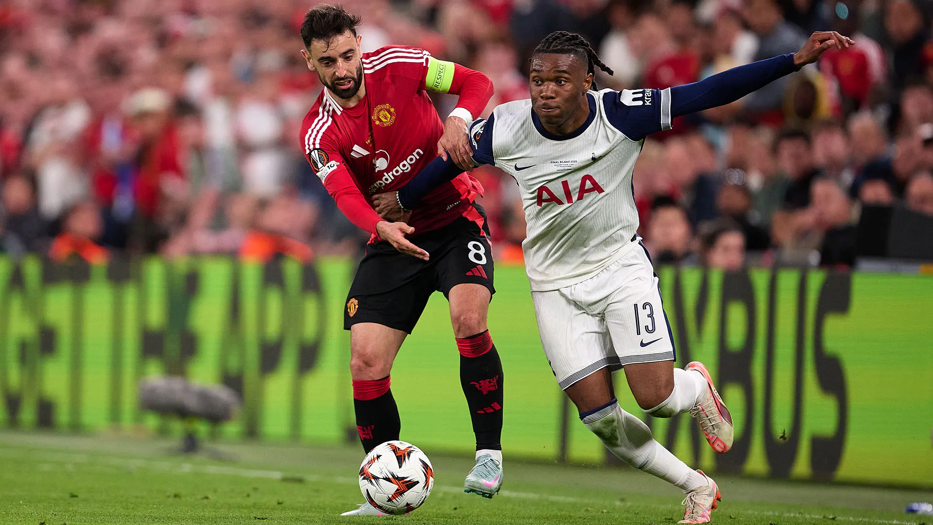 Nervi tesi tra i due campioni durante la finale di Europa League
