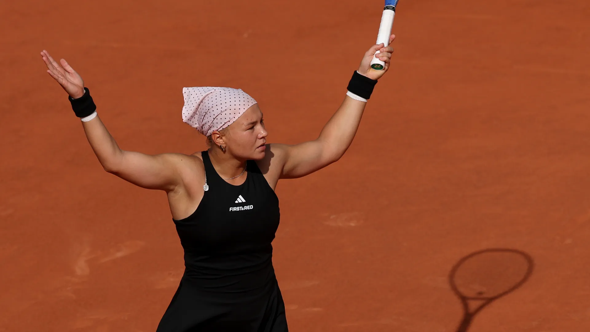 La tennista russa dopo la grande paura ha svoltato il match
