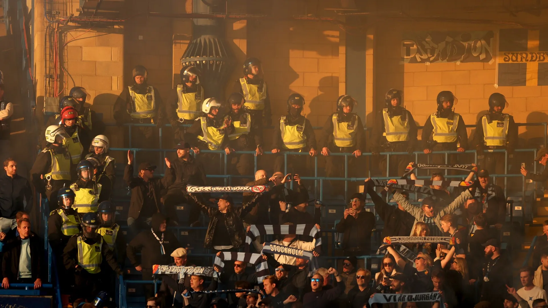 Impeccabile il lavoro della polizia che in pochissimo tempo ha ristabilito l'ordine
