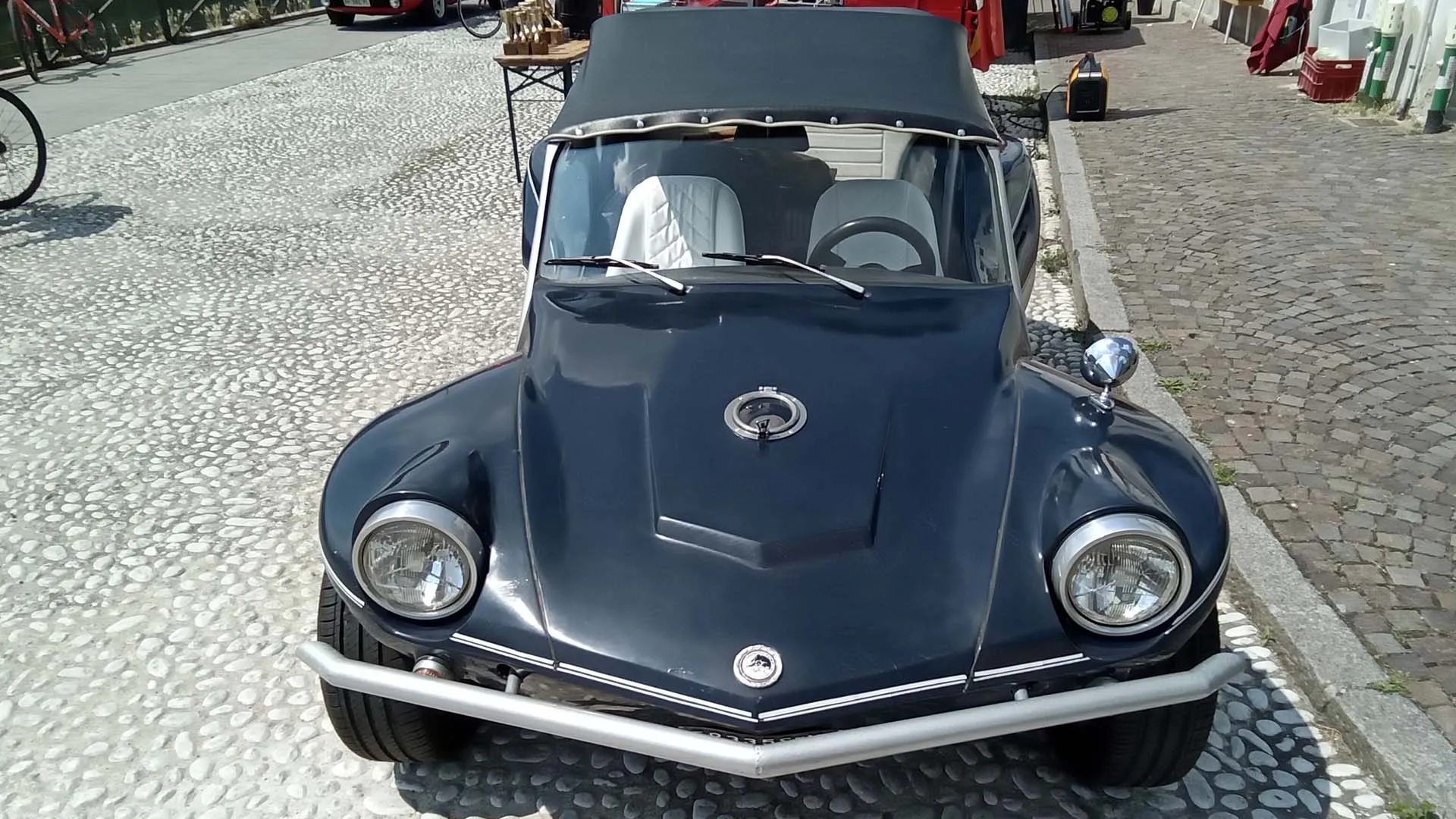 Se oggi ci piacciono le auto strane, leggere e aperte, è anche merito di quelle dune buggy senza regole