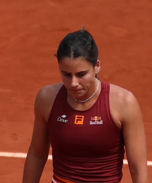 Roland Garros: la top 10 Emma Navarro disintegrata da una outsider