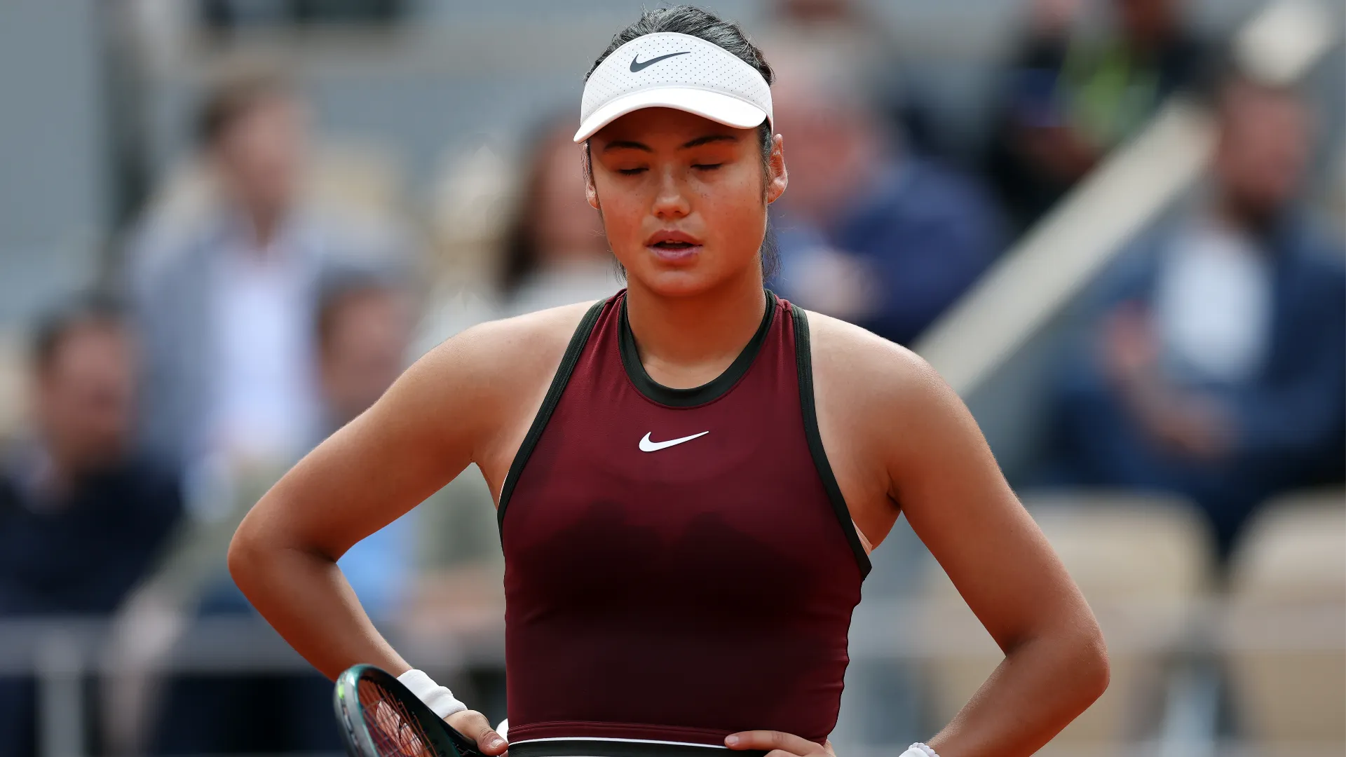 Raducanu è sembrata impotente davanti alla polacca, che l'aveva nettamente battuta anche agli Australian Open ad inizio stagione