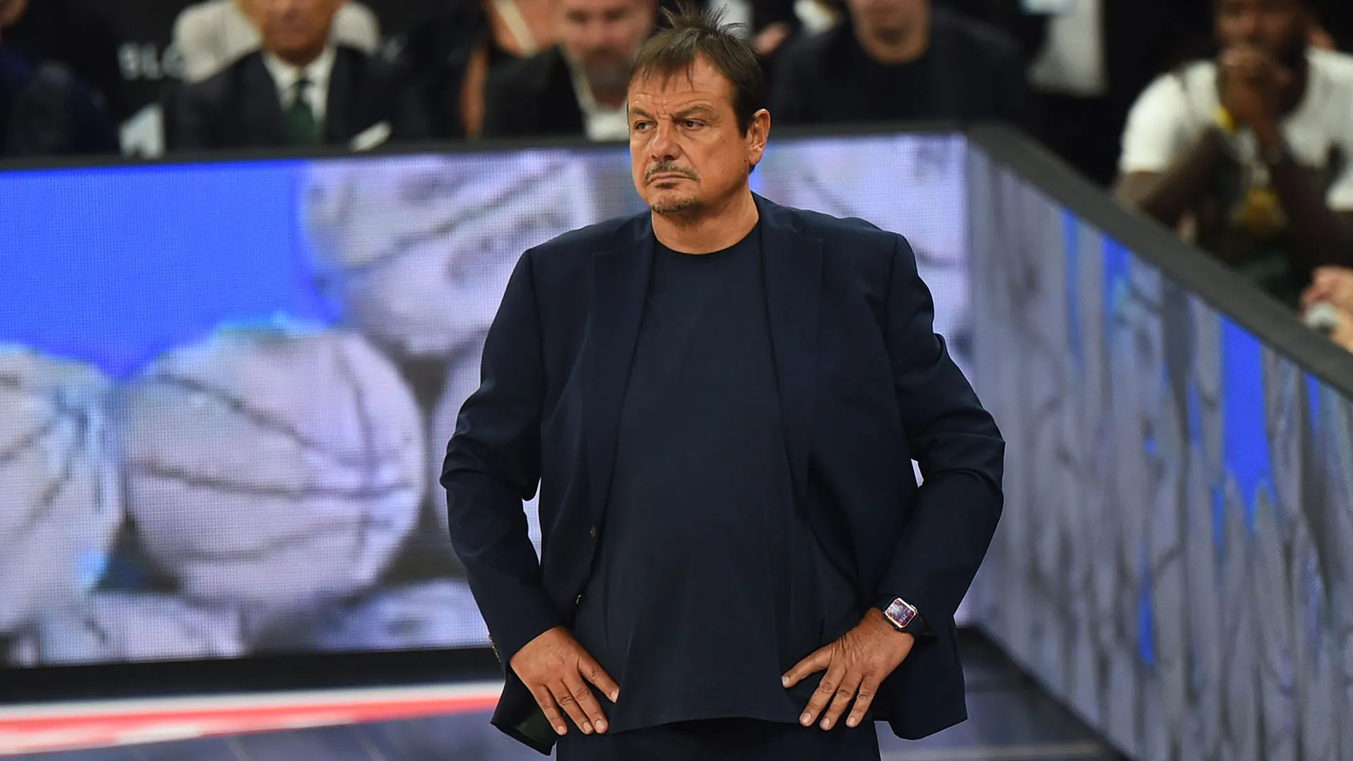 Acceso diverbio tra Ergin Ataman e i fan del dell'Anadolu Efes
