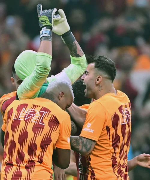 Festa Galatasaray, segna anche il portiere: le immagini