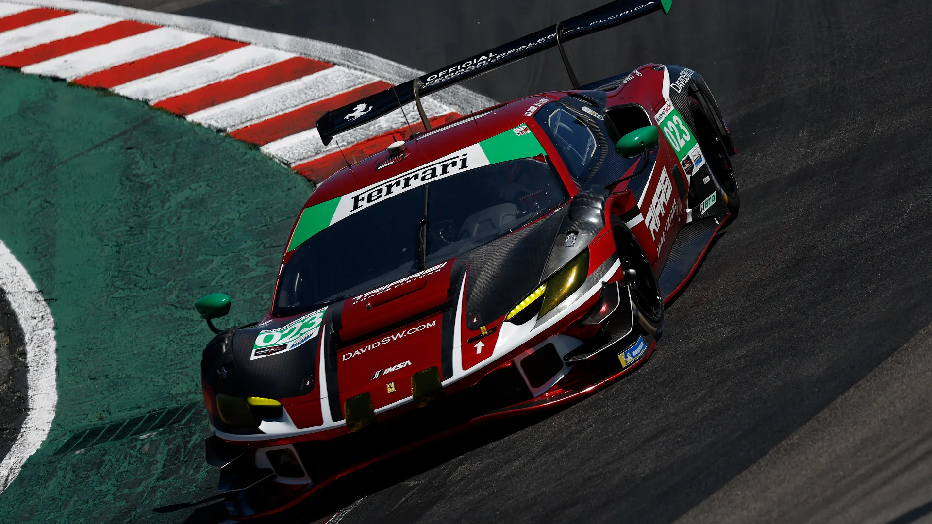 Il quattro volte campione del mondo si è messo al volante di una Ferrari 296 GT3