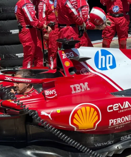 Ferrari, i primi team radio di Leclerc e Hamilton sono già diventati virali