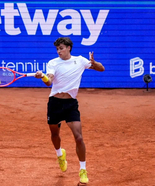ATP Amburgo: Flavio Cobolli ribalta Sachko e vola agli ottavi