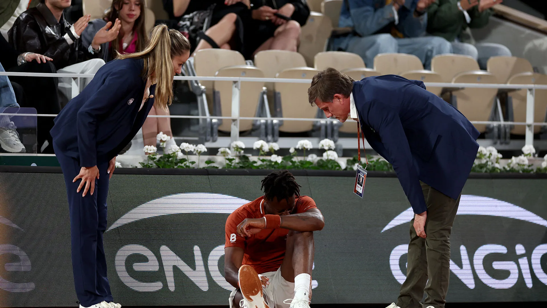 Il tennista francese è stato soccorso e la partita è poi ripresa regolarmente