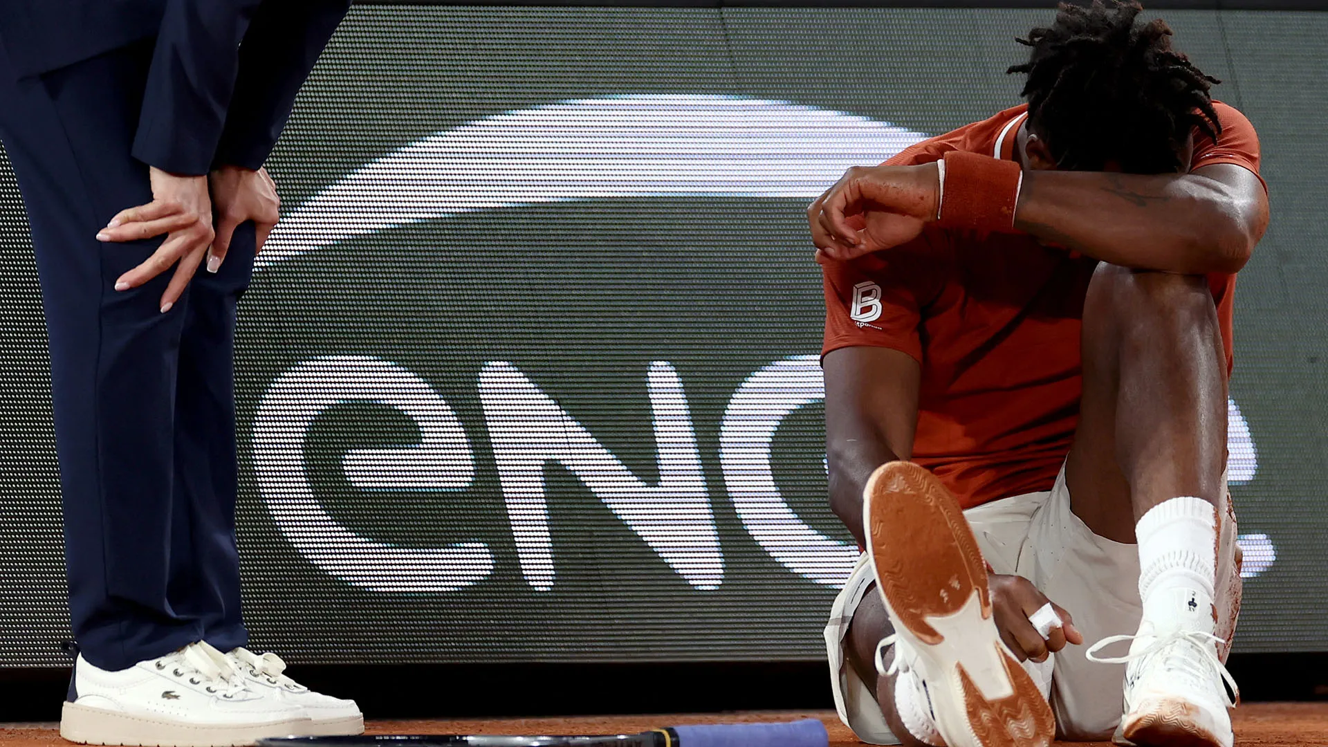 La partita è finita dopo mezzanotte, con Monfils che è riuscito ad imporsi in cinque set in rimonta