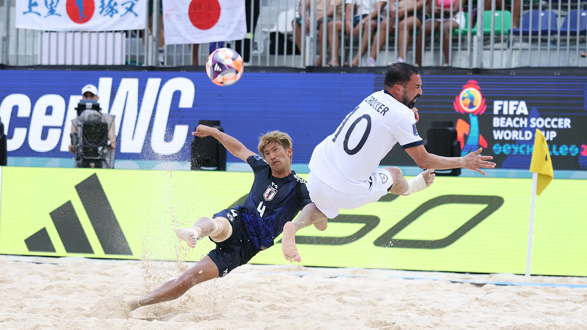 I Samurai Blu sono andati a segno con una doppietta di Ryota Tsuboya e i gol di Kosuke Matsuda, Takeru Furusato, Takuya Akaguma, Ozu Moreira