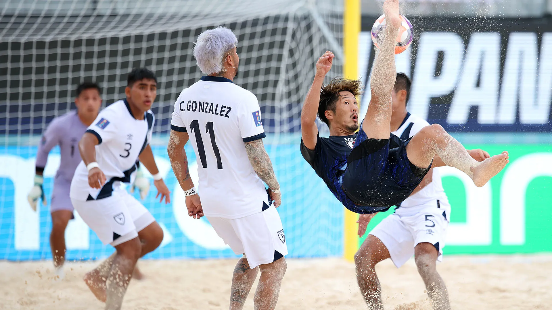 La nazionale giapponese di beach soccer è partita con una vittoria alla Coppa del Mondo in corso alle Seychelles