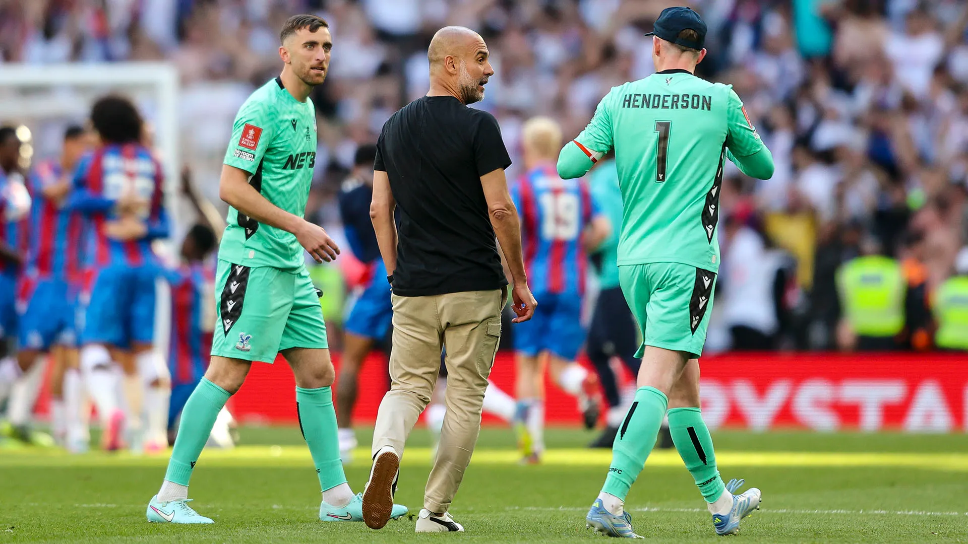 Guardiola si è rifiutato di stringere la mano a Dean Henderson

