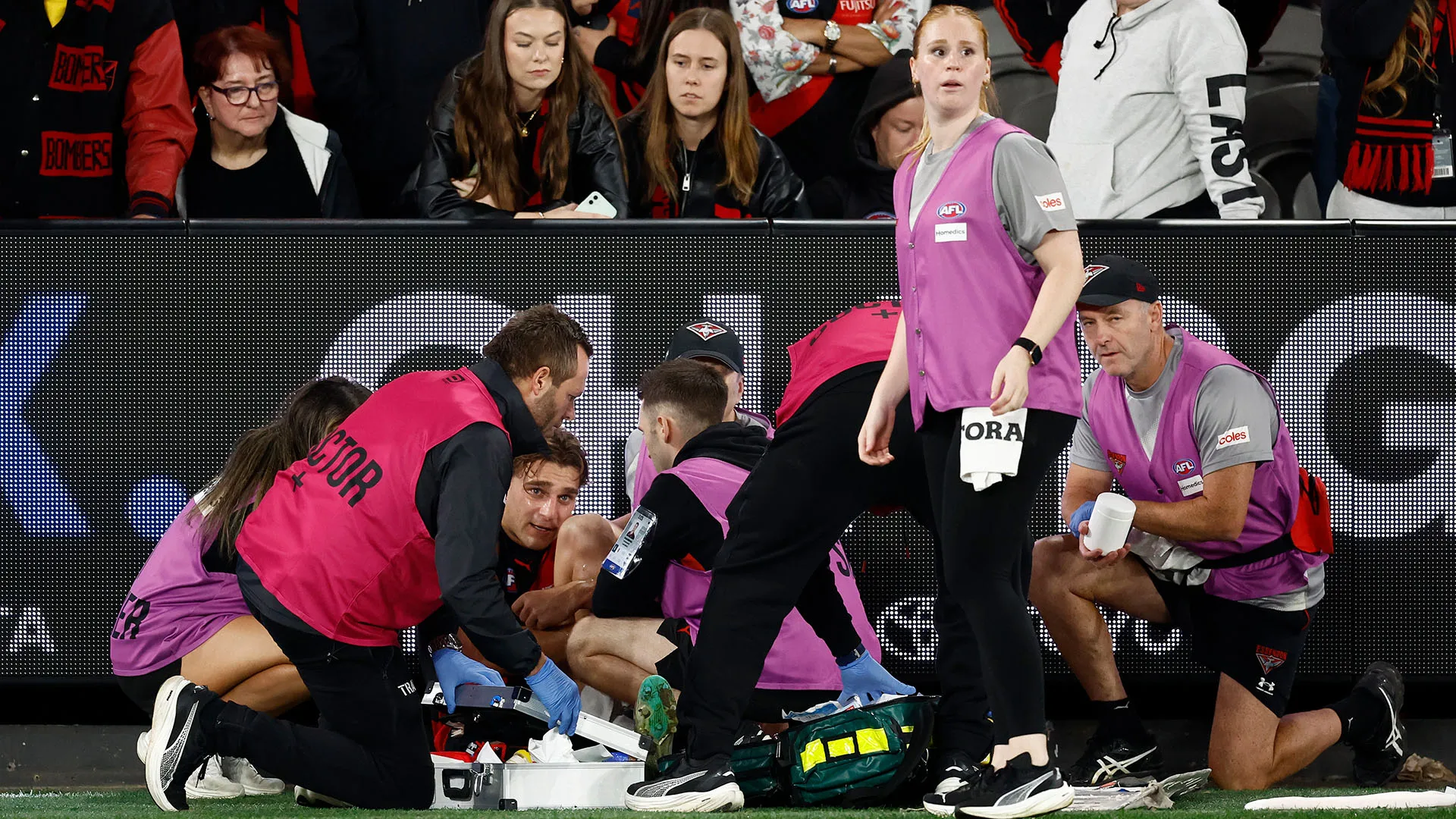 Nonostante i timori iniziali di una frattura, gli esami hanno ridimensionato l'infortunio, per il sollievo dell'atleta