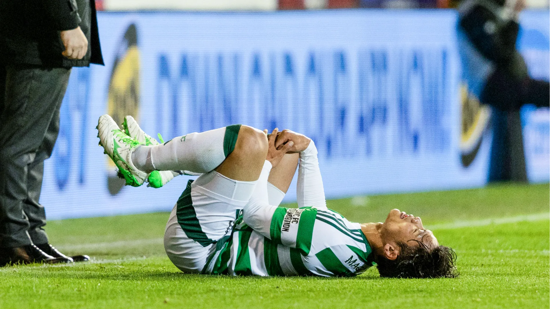 Reo Hatate è stato costretto a lasciare il campo dopo il brutto infortunio subito nella partita tra Aberdeen e Celtic