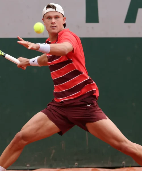 Roland Garros: Bautista Agut spaventa Holger Rune che poi dilaga