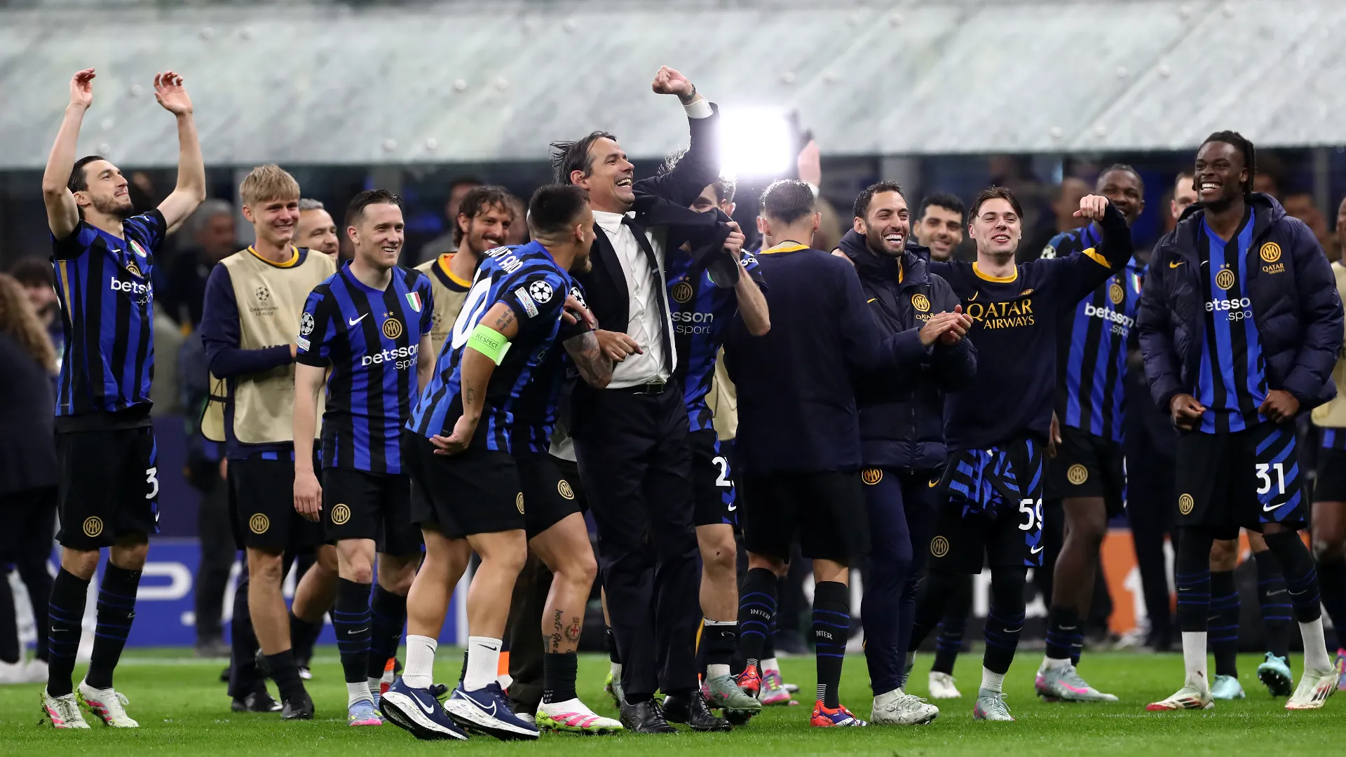 L'Inter è andata sotto la curva a festeggiare