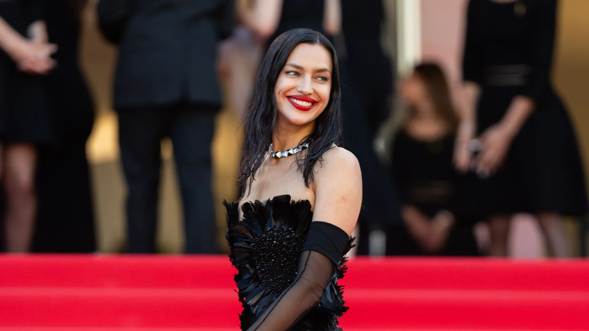 Nuovo look per la supermodella russa in occasione del Festival di Cannes