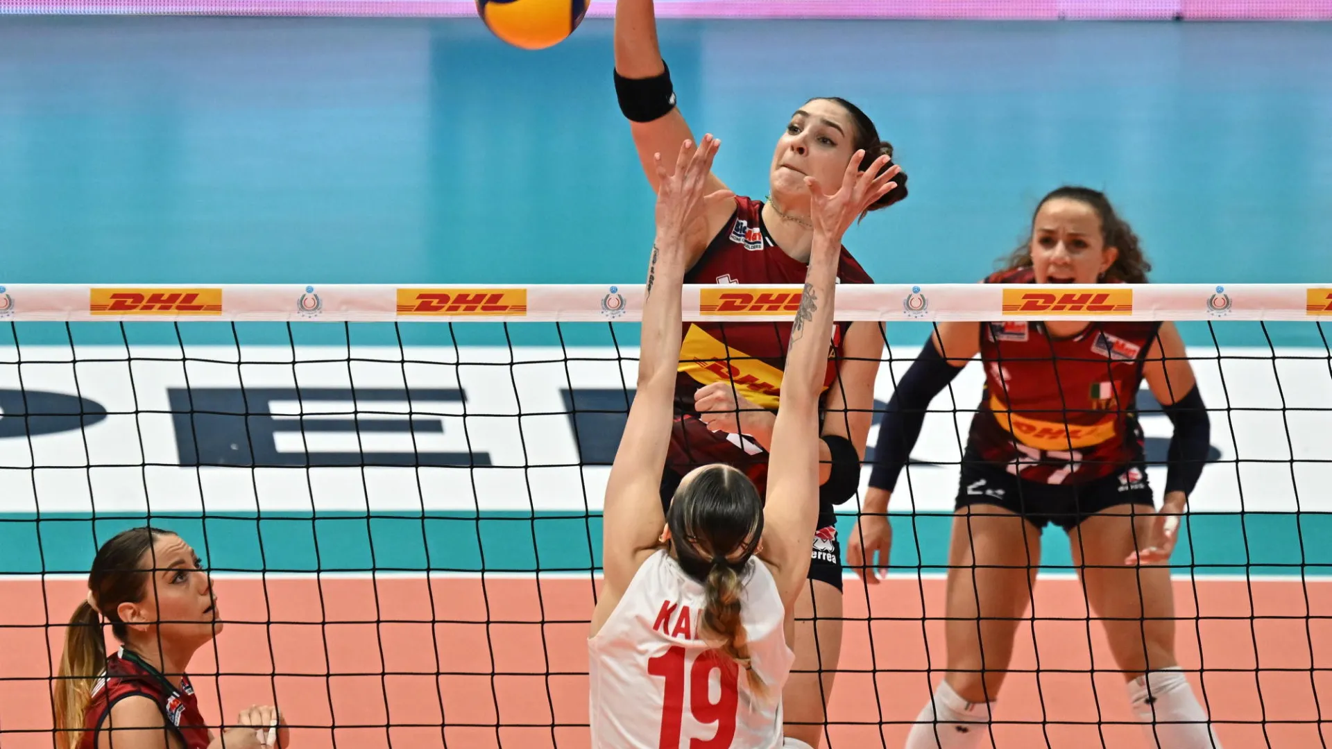 Stella Nervini: "Il coach ci aveva chiesto di entrare un po' più convinte e aggressive, credo che oggi siamo riusciti a farlo contro la Turchia che è una squadra fortissima".