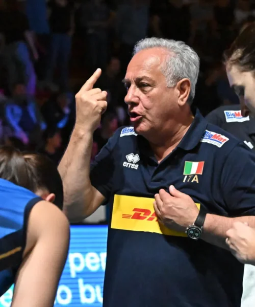 Julio Velasco, in arrivo un premio a sorpresa per il ct delle Azzurre: le foto