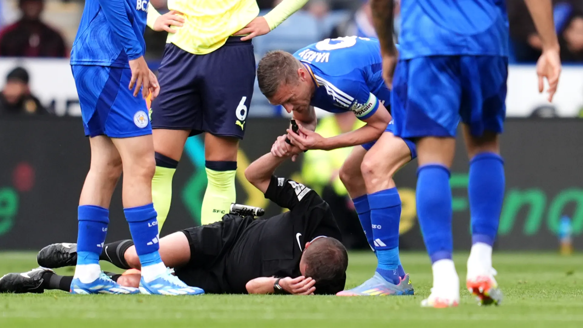 Simpatico siparietto quello accaduto durante Leicester-Southampton
