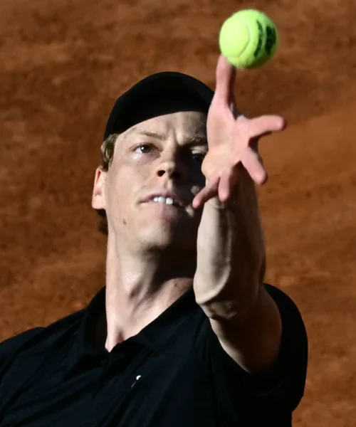 Roma, finale: Jannik Sinner combatte, ma il primo set va a Carlos Alcaraz