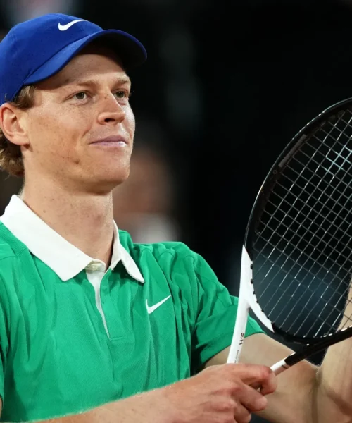 Roland Garros, Jannik Sinner abbatte Arthur Rinderknech in tre set