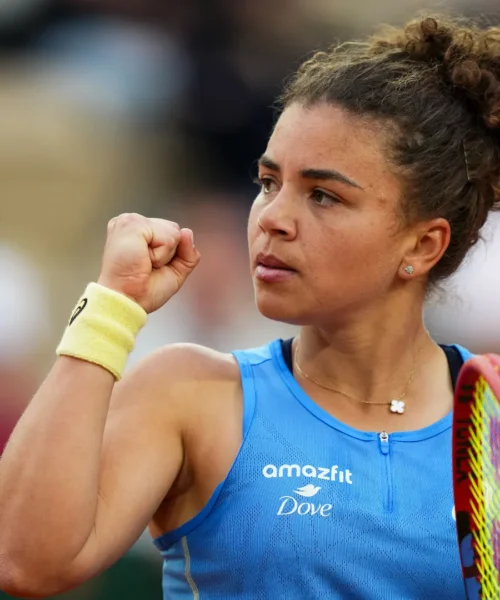 Roland Garros, Jasmine Paolini soffre ma va al secondo turno
